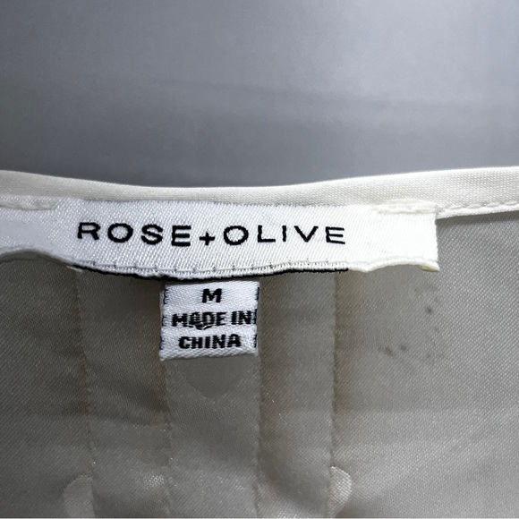 Rose & Olive Blouse M Split Neck Ivory White Silver Heart pin tuck Valentine - Picture 4 of 10